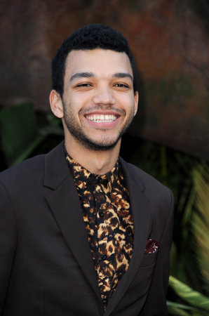 Justice Smith at the Los Angeles premiere of 'Jurassic World: Fallen Kingdom' held at the Walt Disney Concert Hall in Los Angeles, USA on June 12, 2018.のeditorial素材