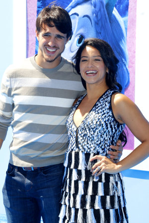 Gina Rodriguez and Joe LoCicero at the Los Angeles premiere of 'Smallfoot' held at the Regency Village Theatre in Westwood, USA on September 22, 2018.のeditorial素材