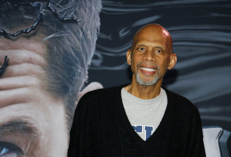 Kareem Abdul-Jabbar at the Los Angeles premiere of 'Venom' held at the Regency Village Theatre in Westwood, USA on October 1, 2018.のeditorial素材