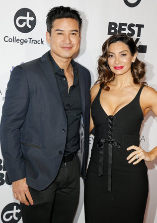 Mario Lopez and Courtney Laine Mazza at the Eva Longoria Foundation Dinner Gala held at the Four Seasons Hotel in Beverly Hills, USA on November 8, 2018.のeditorial素材