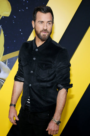 Justin Theroux at the World premiere of 'Bumblebee' held at the TCL Chinese Theatre in Hollywood, USA on December 9, 2018.のeditorial素材