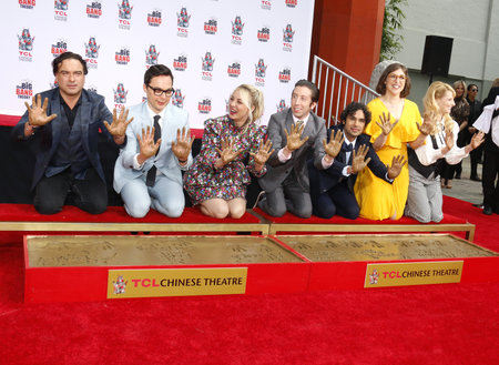 Johnny Galecki, Jim Parsons, Kaley Cuoco, Simon Helberg, Kunal Nayyar, Mayim Bialik and Melissa Rauch at the handprints ceremony for 'The Big Bang Theory' held at the TCL Chinese Theatre in Hollywood, USA on May 1, 2019.のeditorial素材
