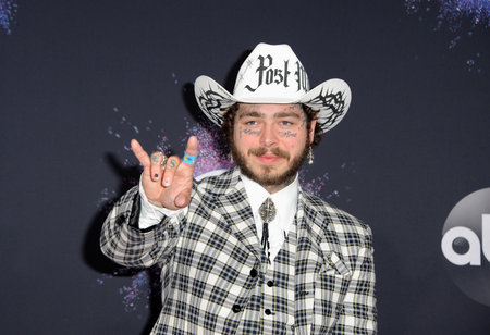 Post Malone at the 2019 American Music Awards held at the Microsoft Theater in Los Angeles, USA on November 24, 2019.のeditorial素材