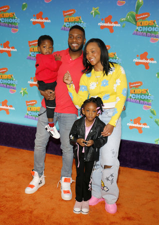 Kel Mitchell, wife Asia Lee-Mitchell and family at the Nickelodeon Kids' Choice Awards 2023 held at the Microsoft Theater in Los Angeles, USA on March 4, 2023.のeditorial素材