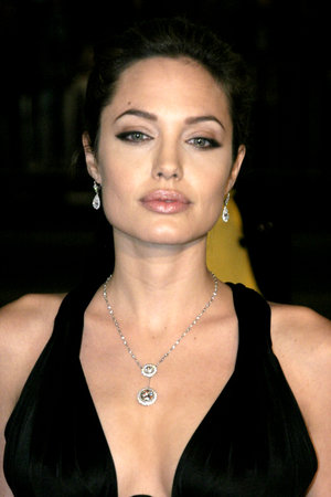 HOLLYWOOD, CA - NOVEMBER 16, 2004: Angelina Jolie at the Los Angeles premiere of 'Alexander' held at the Grauman's Chinese Theater in Hollywood, USA on November 16, 2004.のeditorial素材