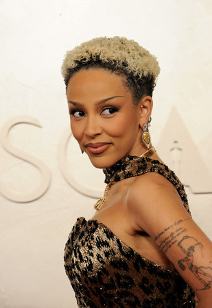 Doja Cat at the 96th Annual Academy Awards held at the Dolby Theatre in Hollywood, USA on March 2, 2025.のeditorial素材