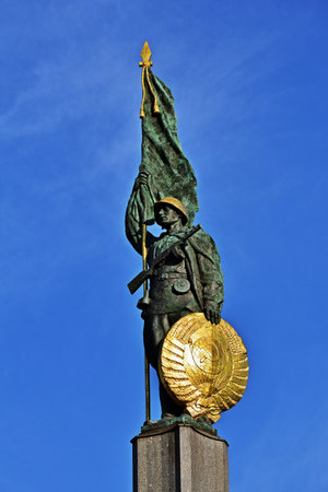 Soviet soldier in the Second World War monument in Vienna, Austriaのeditorial素材