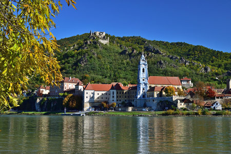 Scenic view of DÃ¼rnstein fortress and village in the autumnの写真素材