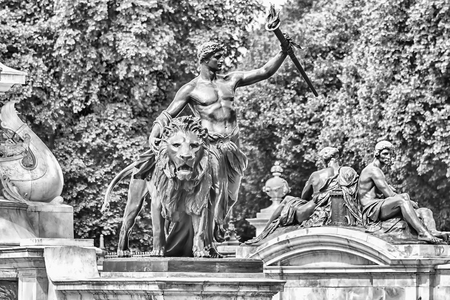 Victoria Memorial at Buckingham Palace, London, UKのeditorial素材
