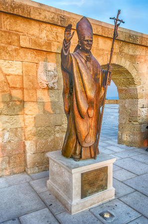 Pope Benedict XVI bronze statue in Santa Maria di Leuca, Salento, Apulia, Italyのeditorial素材