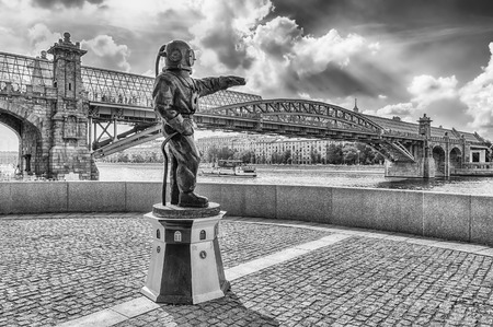MOSCOW - AUGUST 21, 2016: The monument to a diver, designed by L. Tishkov is located on Pushkin Embankment in Moscow's Gorky Parkのeditorial素材