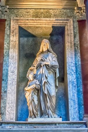 Statue of St. Anne and the Blessed Virgin inside the Pantheon, Rome, Italyのeditorial素材