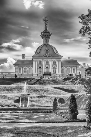 PETERHOF, RUSSIA - AUGUST 28: View of the Peterhof Palace and Gardens, Russia, on August 28, 2016.のeditorial素材