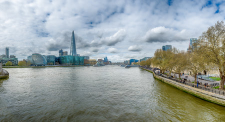 Scenic view over the river Thames and the city skyline, London, England, UKの写真素材