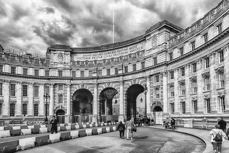 LONDON - APRIL 11, 2022: Admiralty Arch, landmark building providing road and pedestrian access between The Mall and Trafalgar Square, London, England, UKのeditorial素材