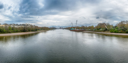 View over the river Thames from Chelsea Bridge, London, England, UKの写真素材