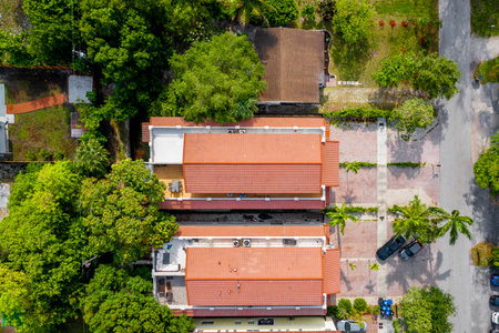 Aerial drone shot in fort lauderdale, miami, you can see the neighborhood, streets, cars, tropical plants, balconies, patios, trees, palms, red tilesの写真素材