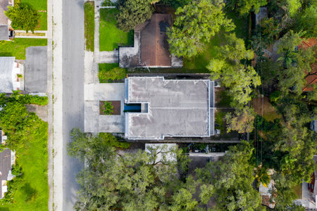 Aerial drone shot of elegant modern style houses in the Croissant Park neighborhood of Fort Lauderdale, tropical greenery around,の素材 [FY310199427182]