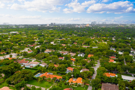 Photoshoot Footage of Aerial Drone view in Florida, Usa, showcasing skyline with multiples buildings in a water canal surrounded with abundant vegetantion a perfect blue sky.の写真素材