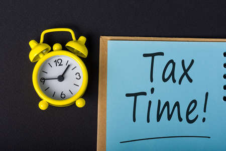 Tax time - Notification of the need to file tax returns, message for accountant - fill in tax formの写真素材