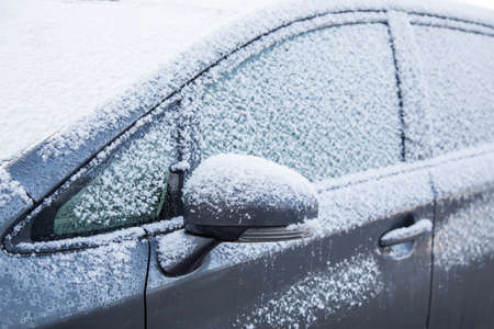 Cars covered with fresh white snowの写真素材