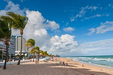 Fort Lauderdale, Fl, USA - November 27, 2011: View of public Fort Lauderdale beach with people on autumn break vacations, enjoying the warm sunny weather on the sand and in the Atlantic ocean.のeditorial素材