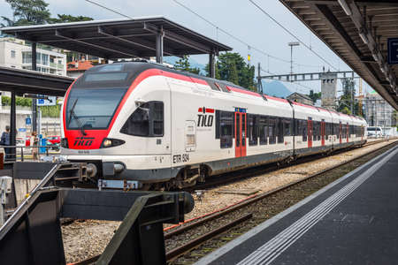 Bellinzona, Switzerland - May 28, 2016: A passenger train of the TILO (Regional Train Ticino Lombardia) at a platform of the Bellinzona railway station. TILO is a company established in 2004 as a joint venture between Italian railway company Trenord and Sのeditorial素材