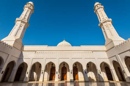 Salalah, Oman - November 12, 2017: The courtyard of the Sultan Qaboos Mosque in Salalah, Sultanate of Oman.のeditorial素材