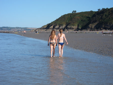 PLERIN, FRANCE AUGUST, 2016: People in the sea at Martin beachのeditorial素材
