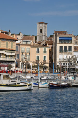 CASSIS,FRANCE-FEBRUARY 16, 2015: The harbor of Cassisのeditorial素材