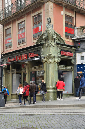 Shops and tourism in the center of Portoのeditorial素材