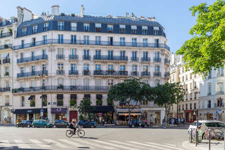 PARIS, FRANCE - May 2018: Streets of Paris, France. Blue sky with buildings and traffic.のeditorial素材