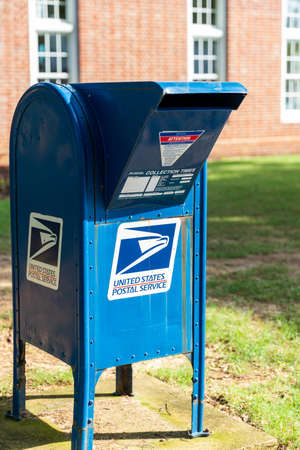 Mooresville, NC, USA: United States Postal Service mail drop box.のeditorial素材
