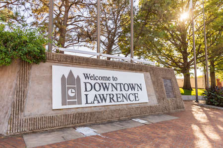 Lawrence, Kansas, USA - October 1, 2020: Welcome to Downtown Lawrence signのeditorial素材