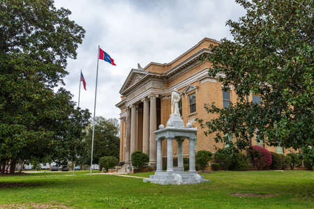 Ellisville, MS - March 19, 2021: Jones County Courthouse in Ellsiville, MSのeditorial素材