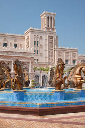 View of the front of the five star Madinat Jumeirah hotel in Dubaiのeditorial素材