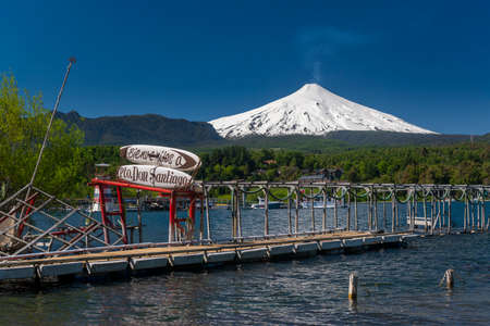 Puerto Don Santiago and Villarrica volcano, Pucon, Araucania, Chile. Lake Villarrica attracts tourists for boat tripsのeditorial素材