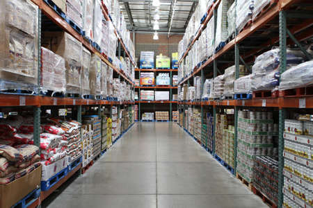 Chicago, Illinois. USA. August 6,2011 -  Image of Costco warehouse club fully stocked with food and merchandise sold in bulk.のeditorial素材