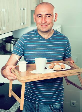 ordinary guy made breakfast for his wifeの写真素材