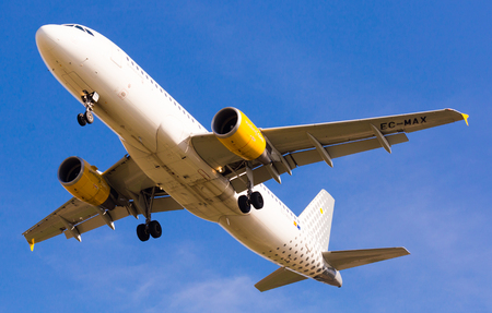 BARCELONA, SPAIN - MARCH 09, 2017:  Vueling Airlines plane landing in El Prat Airport on time. Barcelona, Spainのeditorial素材