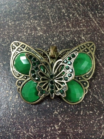 Green butterfly pendantの素材