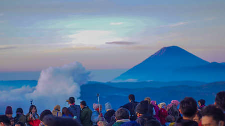 People see sunrise in Bromoのeditorial素材