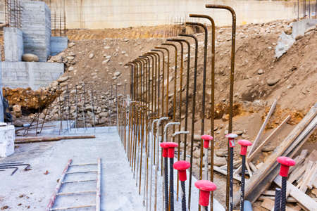 Assembling of metallic carpentry for reinforced concrete wall