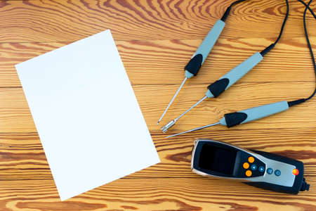 Electronic instrument for measuring of temperature probes on wood backgroundの写真素材