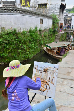 Artist painting at the streetのeditorial素材