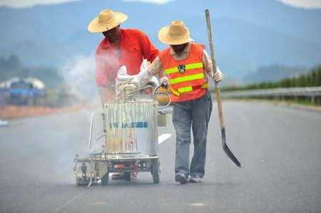 Paved road signsのeditorial素材