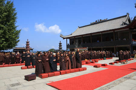 buddism monk doing buddha ceremonyのeditorial素材