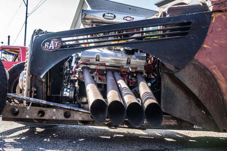 Street Rod with straight pipe headersのeditorial素材