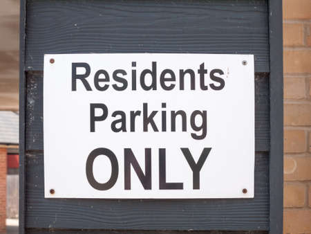 a black and white residents parking only signの写真素材