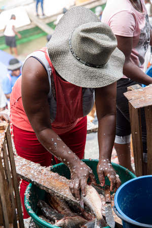 Man preparing fish in Quibd?, Chocho, Colombia